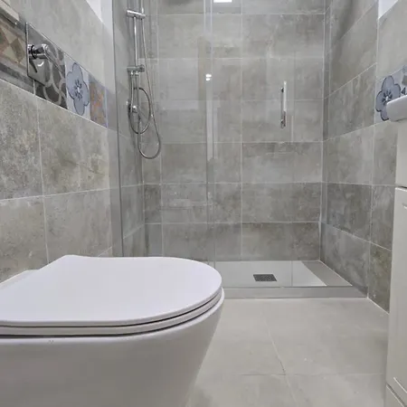 500 Sunny Steps 公寓 *